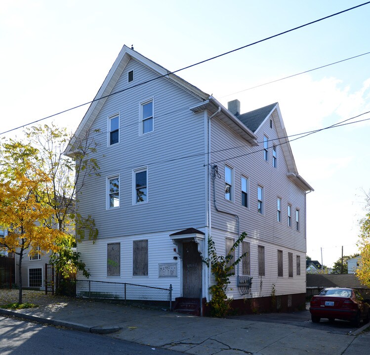 1058 Atwells Ave in Providence, RI - Foto de edificio