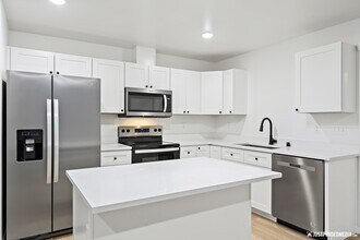 12378 Lake St in Anchorage, AK - Building Photo - Building Photo