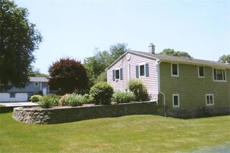 51 Surrey Ln in North Kingstown, RI - Building Photo - Building Photo