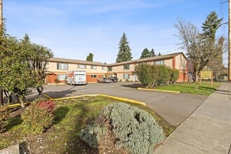 Griffin Court in Portland, OR - Foto de edificio - Building Photo
