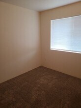 7673-7677 24th St in White City, OR - Building Photo - Building Photo