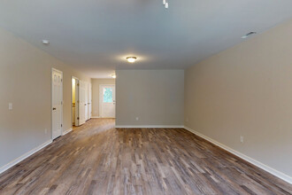 Woodland Villas in Lexington, SC - Building Photo - Building Photo