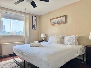 215 Piedmont Ave NE in Atlanta, GA - Foto de edificio - Building Photo