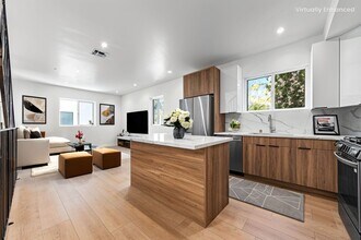 1376 Edgecliffe Dr in Los Angeles, CA - Building Photo - Building Photo