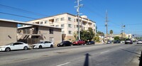 13525 Vanowen St in Van Nuys, CA - Building Photo - Building Photo