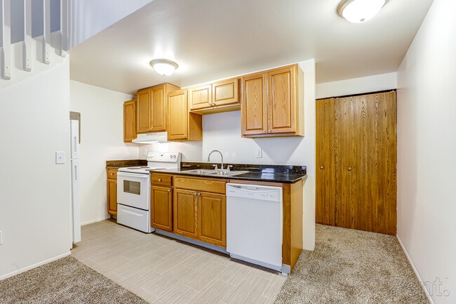 Green Pine Acres Apartments in Burton, MI - Foto de edificio - Building Photo