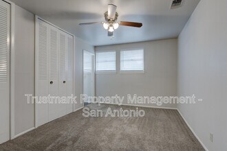 847 Boulder Dr in Universal City, TX - Foto de edificio - Building Photo