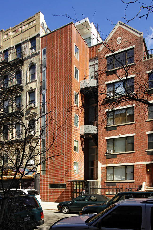 65 E 3rd St in New York, NY - Foto de edificio - Building Photo