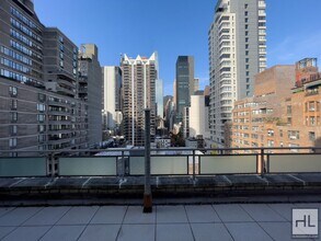 EAST 49 STREET, Unit 10J in New York, NY - Foto de edificio - Building Photo