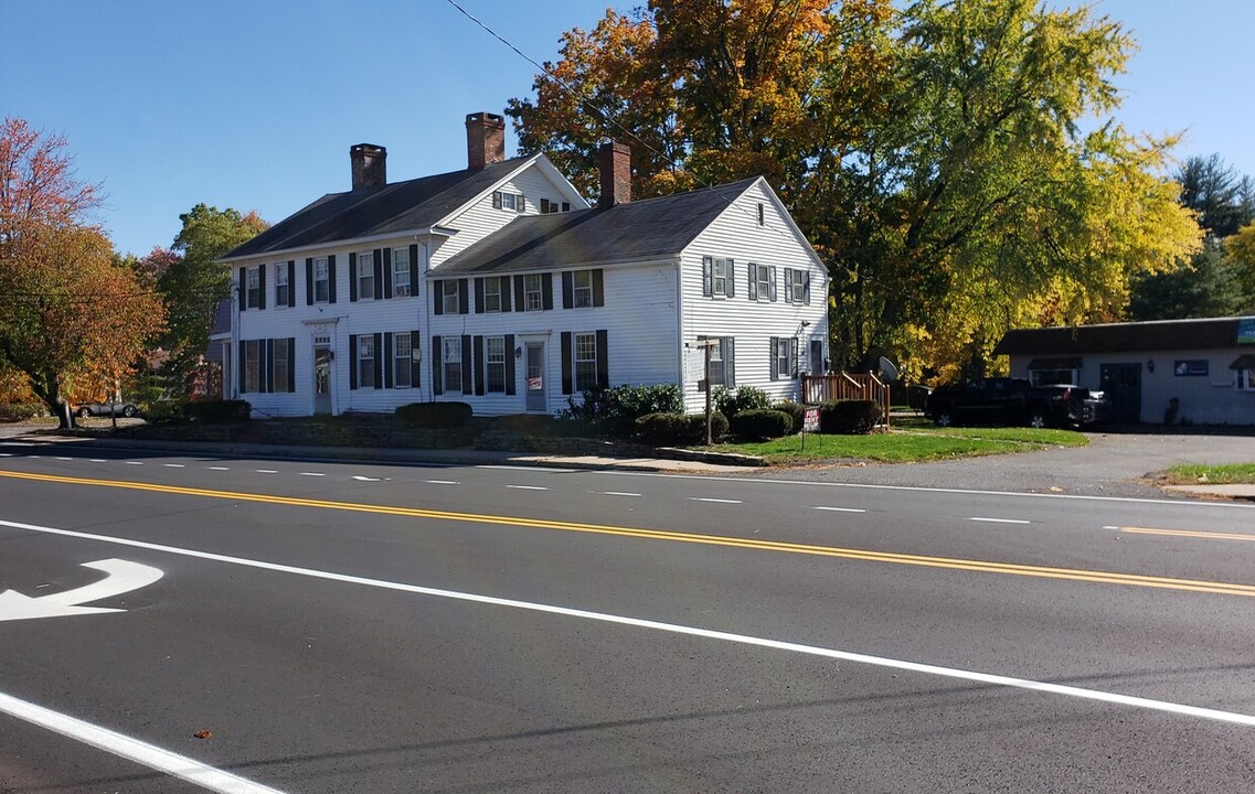 17 Mountain Ave in Bloomfield, CT - Foto de edificio