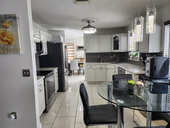 9700 SW 16th Ct in Pembroke Pines, FL - Building Photo - Building Photo