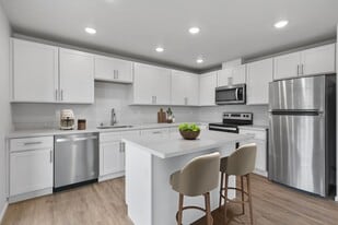 The Manchester in Tacoma, WA - Building Photo