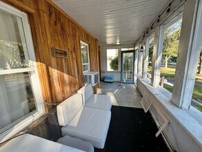 28 Clark St, Unit Front Unit in Canandaigua, NY - Foto de edificio - Building Photo