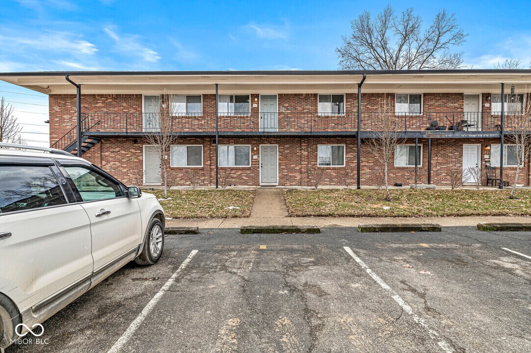 10301 Medallion Dr in Indianapolis, IN - Building Photo