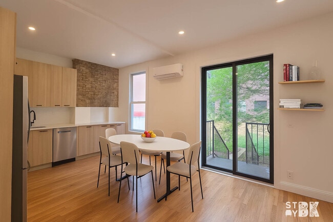 275 Nassau Ave, Unit 1