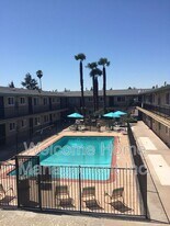 15111 Washington Ave in San Leandro, CA - Building Photo