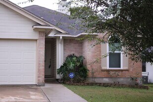 103 Hummingbird Ct in Cedar Creek, TX - Building Photo