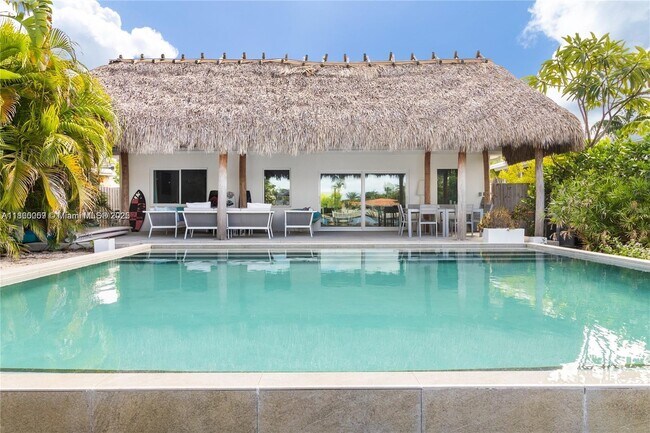 661 86th St in Miami Beach, FL - Foto de edificio - Building Photo