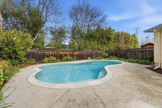 8 Patricia Pl in Menlo Park, CA - Building Photo - Building Photo