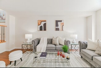 Stunning Townhouse In Stoney Creek in Hamilton, ON - Building Photo - Building Photo