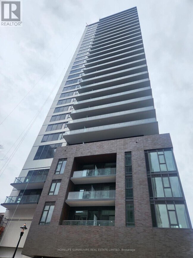 2075 Lakeshore Rd. in Burlington, ON - Building Photo - Building Photo