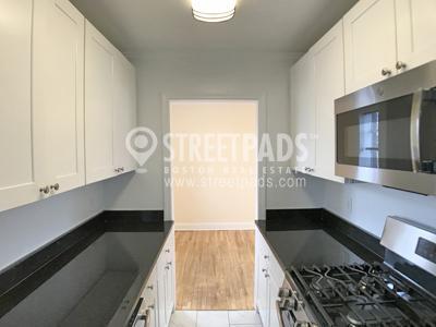 72 St Paul St in Brookline, MA - Building Photo - Building Photo