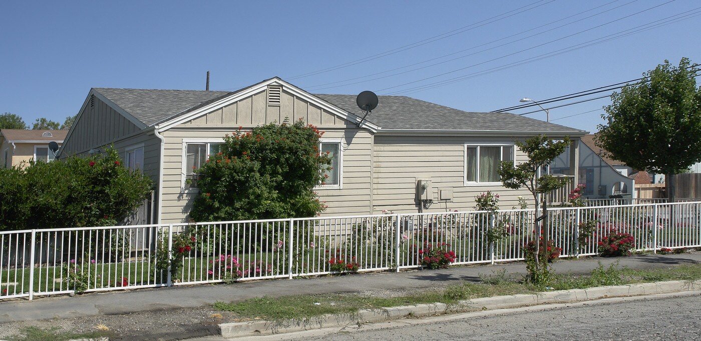 388 W 9th St in Pittsburg, CA - Building Photo