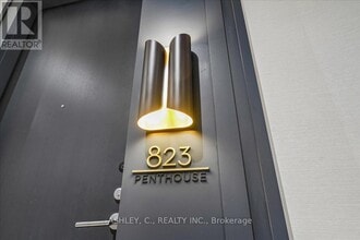 259 The Kingsway in Toronto, ON - Building Photo - Building Photo