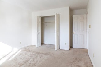 Longview Oaks Apartments in Harrisonburg, VA - Foto de edificio - Building Photo