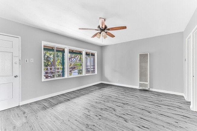 530 W 9th St, Unit 07 in Long Beach, CA - Building Photo - Building Photo