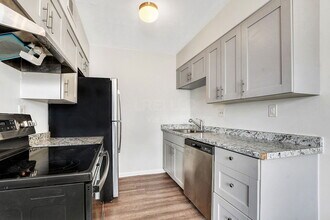 3325 Breckenridge Ln in Louisville, KY - Building Photo - Building Photo