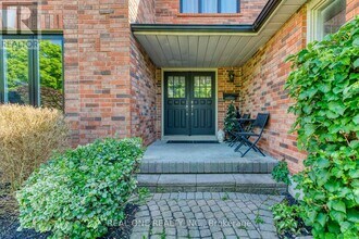 524 Blenheim Cres in Oakville, ON - Building Photo - Building Photo