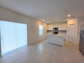 5126 Magnolia Palm Dr in Daytona Beach, FL - Building Photo - Building Photo