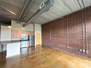 626 N Graham St in Charlotte, NC - Building Photo - Building Photo