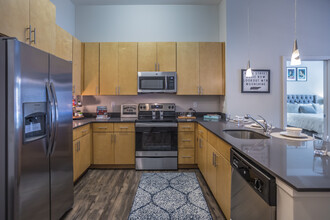 Highland Row Apartments in Memphis, TN - Building Photo - Interior Photo