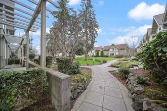 Camelia in Bainbridge Island, WA - Foto de edificio - Building Photo