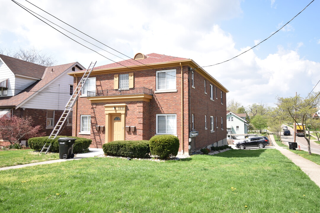 3231 Glenmore Ave in Cincinnati, OH - Building Photo