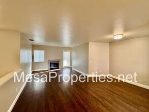 10607 Moorefield Cir in Adelanto, CA - Building Photo - Building Photo