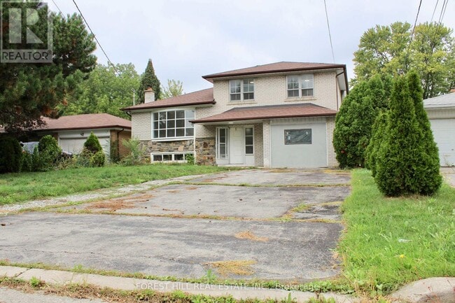 8 Doverwood Ct in Toronto, ON - Building Photo - Building Photo