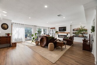 2216 W Lotus Ave in Fort Worth, TX - Building Photo - Building Photo