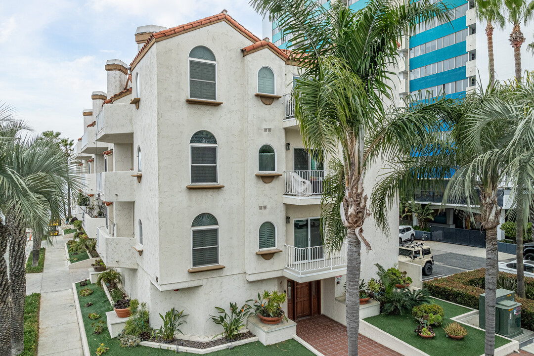 Palacio Del Mar in Long Beach, CA - Building Photo