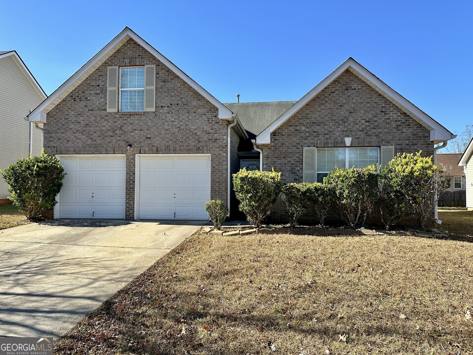 860 Brisley Cir in Hampton, GA - Foto de edificio