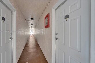 10125 W Sunrise Blvd, Unit 205 in Plantation, FL - Building Photo - Building Photo
