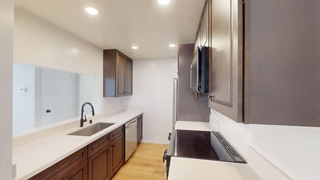 5460 White Oak Ave, Unit C109 in Encino, CA - Building Photo - Building Photo
