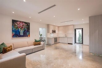 1747 NW 31st St in Miami, FL - Building Photo - Building Photo