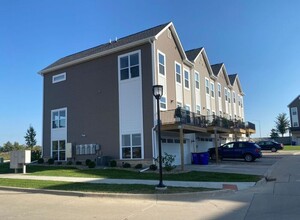 1700 Bernardy Dr in North Liberty, IA - Foto de edificio - Building Photo