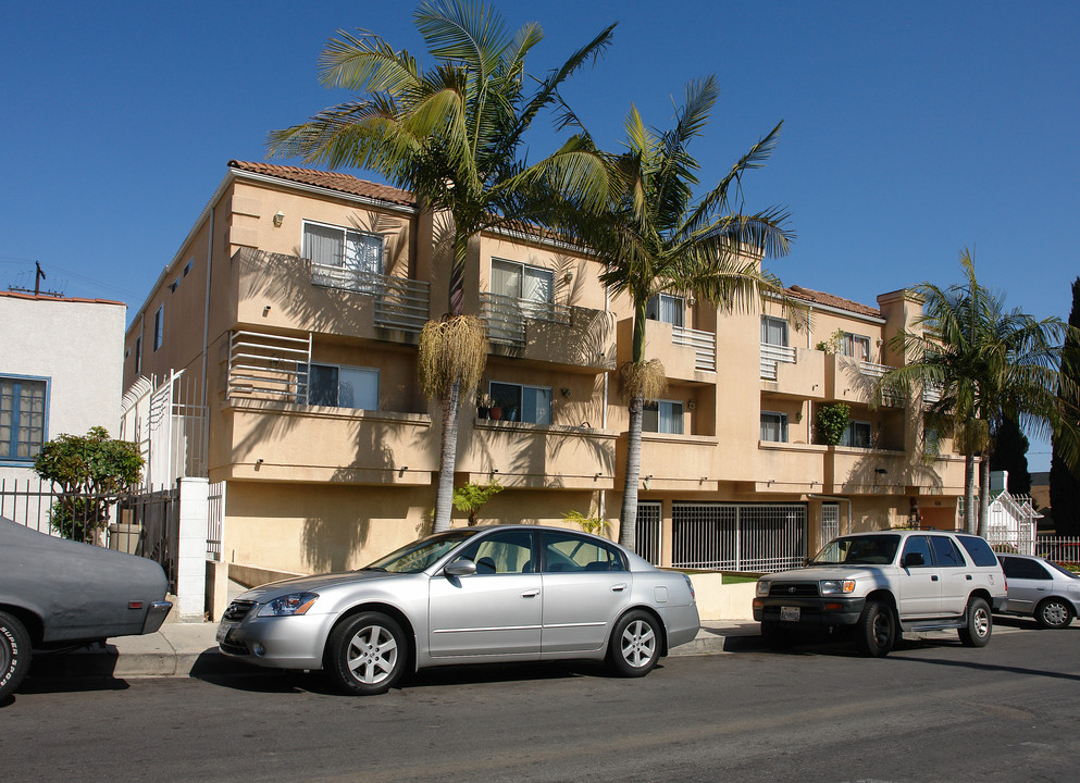 418 N Ardmore Ave in Los Angeles, CA - Foto de edificio