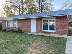 3939 Monterey Dr in Gulfport, MS - Building Photo
