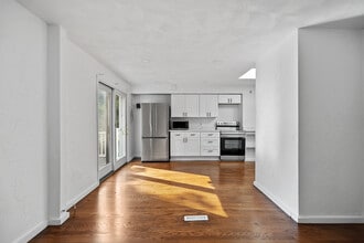 61 Wordsworth St, Unit 2 in Boston, MA - Building Photo - Building Photo