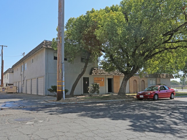 3307 E Fairmont Ave in Fresno, CA - Building Photo - Building Photo